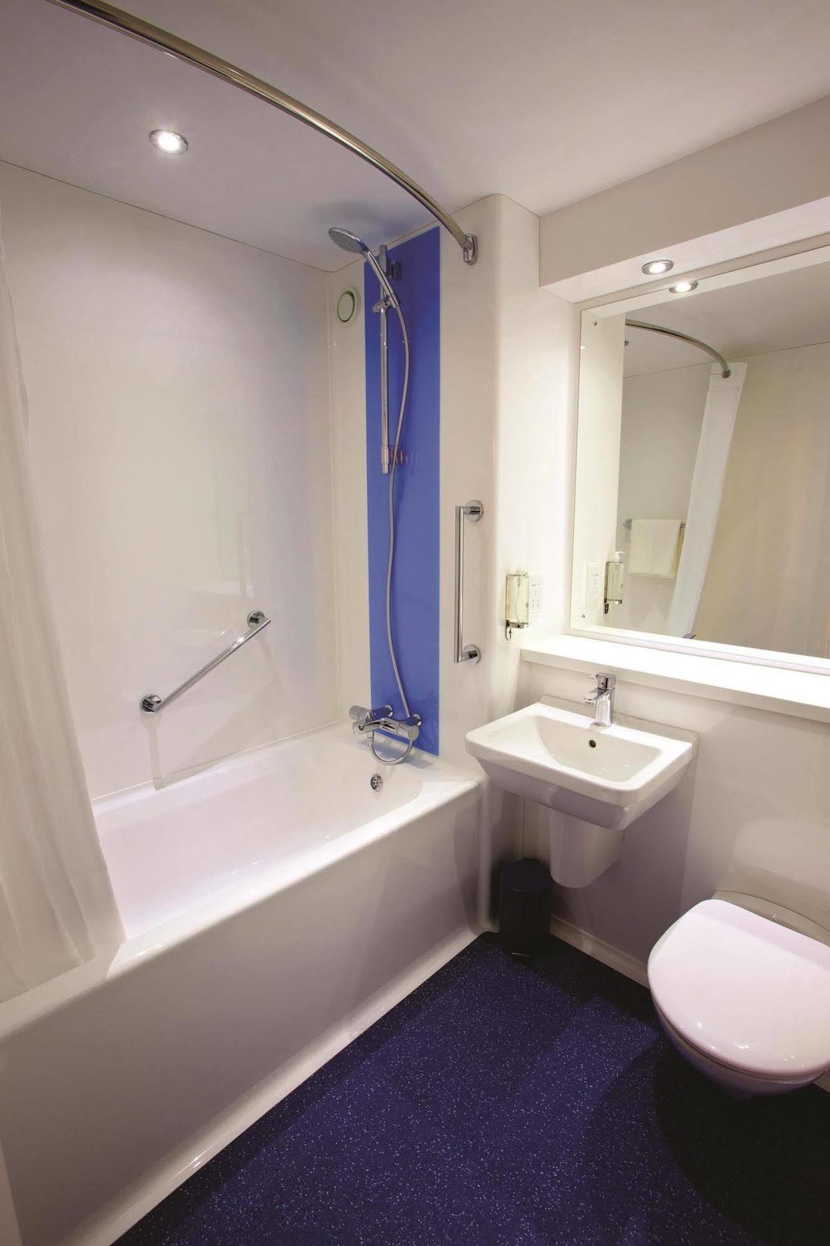 Travelodge Croydon Central Exterior photo